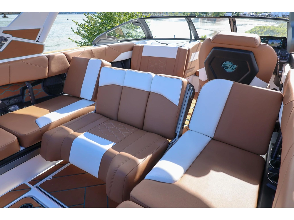2026 Malibu 23 Lsv alt