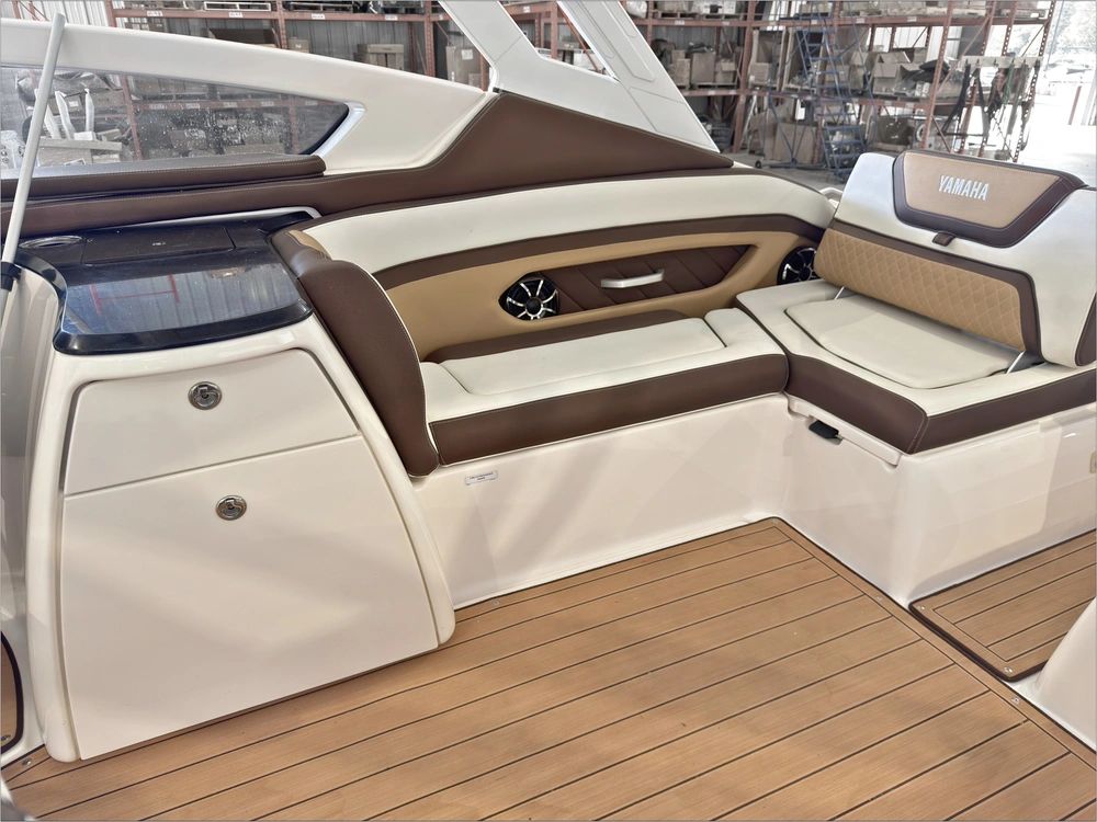2022 Yamaha 275sd Luxury Day Boat Only 52 Hours / No Luxury Tax* alt
