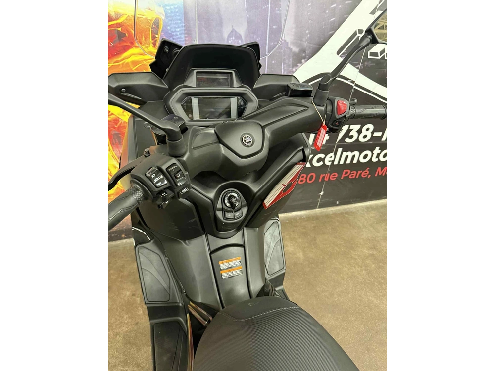 2024 Yamaha Xmax alt