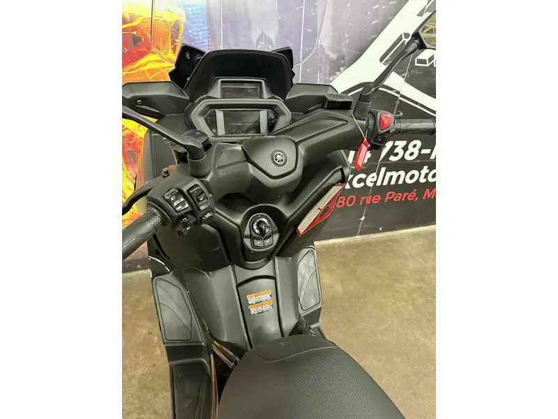 2024 Yamaha XMAX thumbnail 4