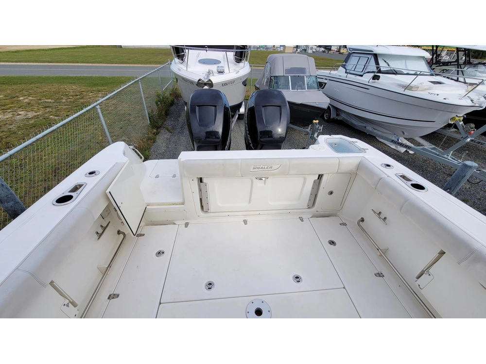 Boston Whaler Conquest 285 2012 alt