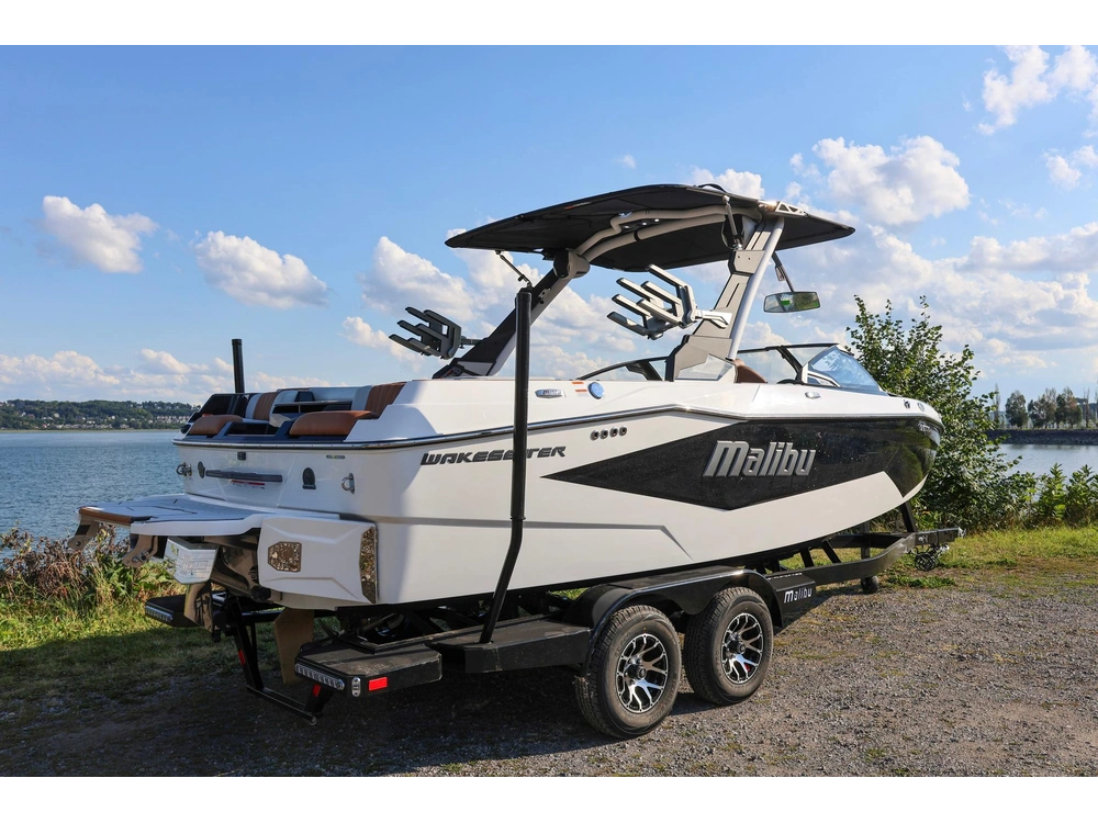 2026 Malibu 22 Lsv alt