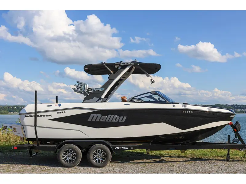 2026 Malibu 22 Lsv alt