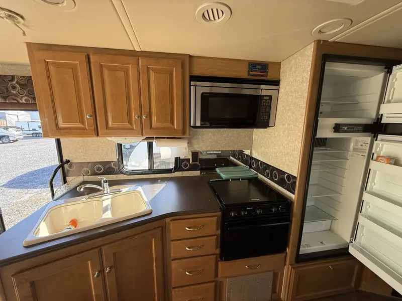 2011 Winnebago Sunstar Itasca 35RF thumbnail 20