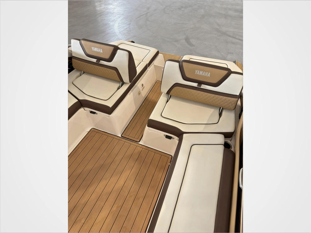 2022 Yamaha 275sd Luxury Day Boat Only 52 Hours / No Luxury Tax* alt