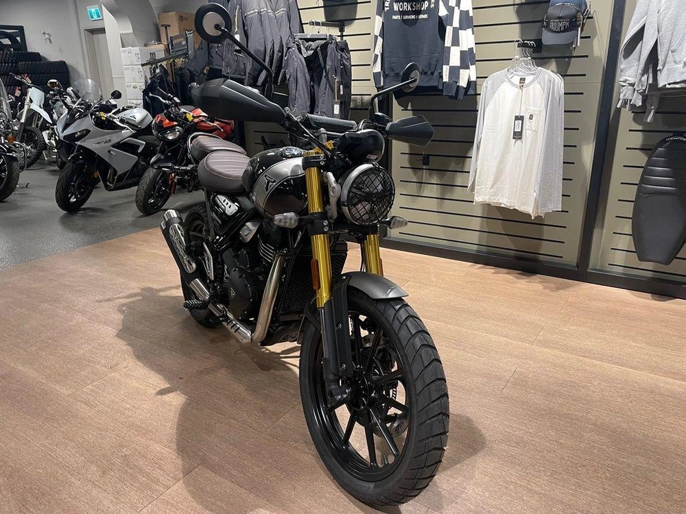 2025 Triumph Scrambler 400x - Phantom Black / Silver Ice alt
