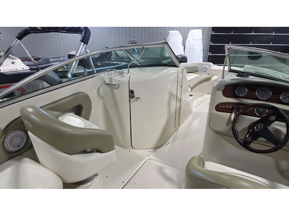 Sea Ray 240 Sundeck 2006 alt