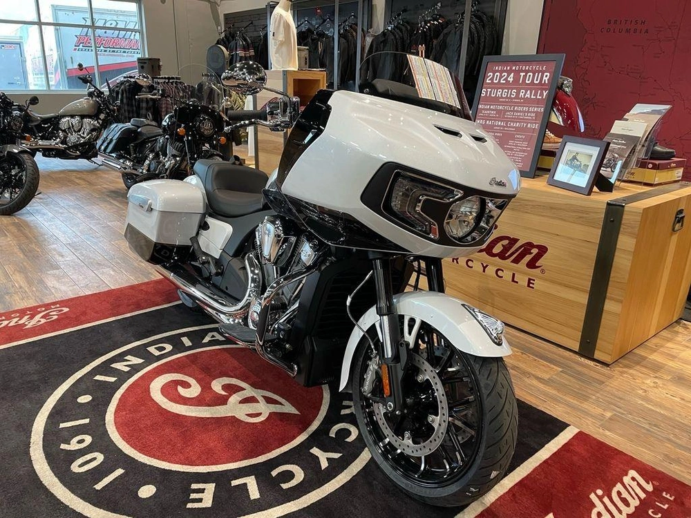 2024 Indian Motorcycle Challenger Limited alt