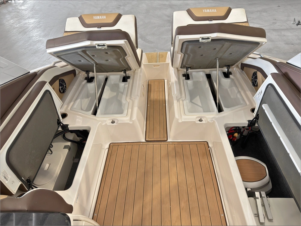 2022 Yamaha 275sd Luxury Day Boat Only 52 Hours / No Luxury Tax* alt