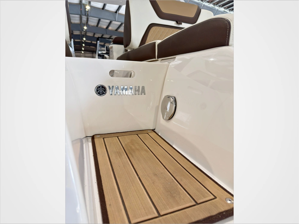 2022 Yamaha 275sd Luxury Day Boat Only 52 Hours / No Luxury Tax* alt
