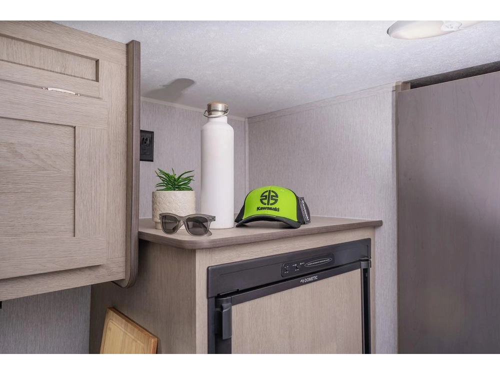 2024 Forest River Stealth Evo 176bhle alt