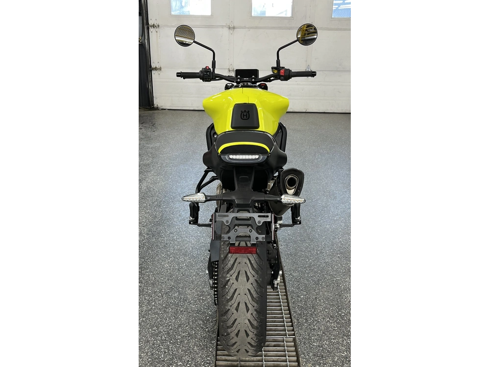 Husqvarna Vitpilen 8 2025 alt