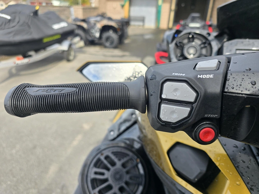 2023 Kawasaki Jet Ski Ultra 310 Lx alt