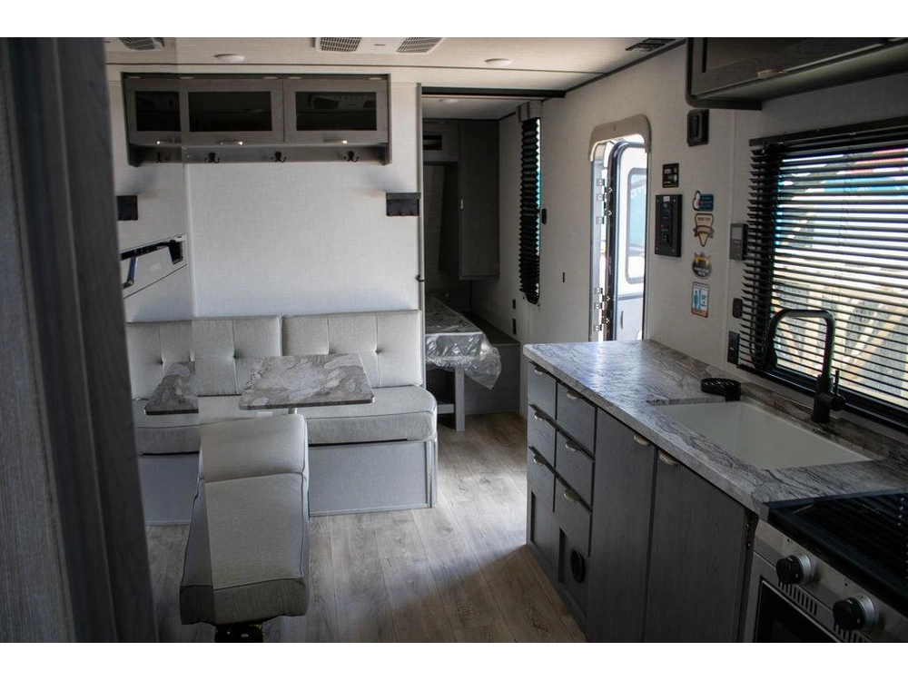 2025 Forest River Ozark 2400bh-98 alt