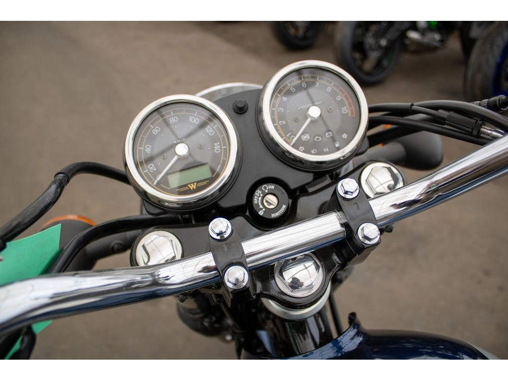 2025 Kawasaki W230 alt