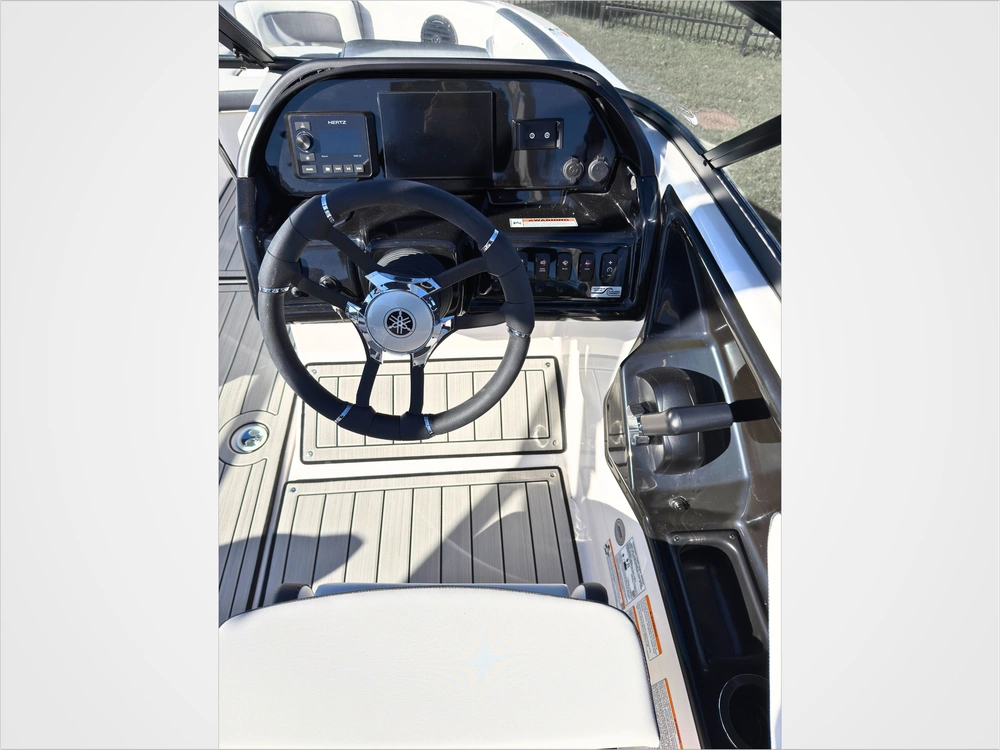 2025 Yamaha 195s - Demo -low Hours alt