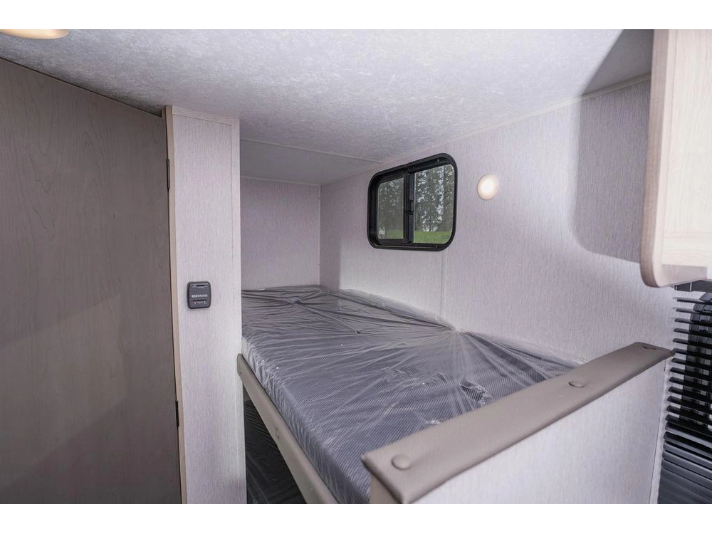 2024 Forest River Stealth Evo 176bhle alt