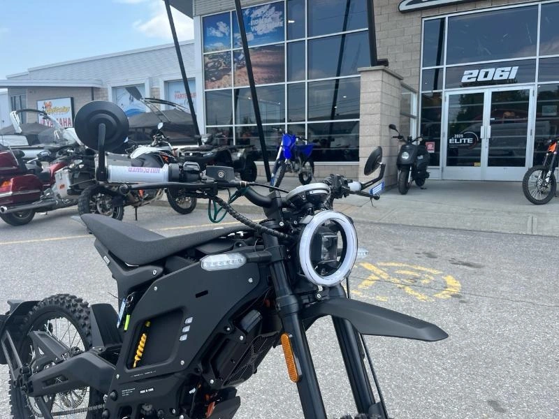 Niu Xqi3 Noir 2025 alt