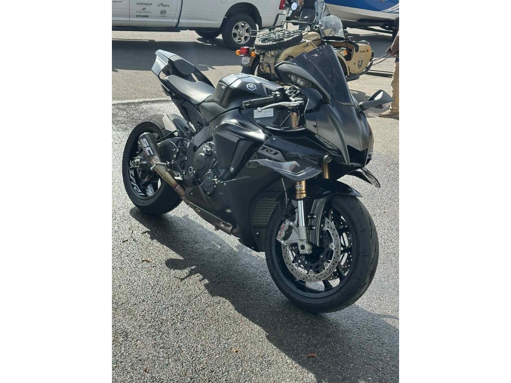 2025 Yamaha Yzf-r1 alt
