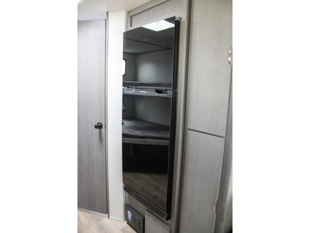 2025 Forest River Ozark 2400bh-98 alt