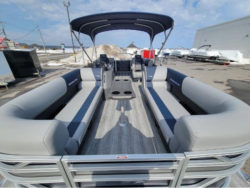 Bennington Marine S21 Stern Radius 3t Express 2025 alt