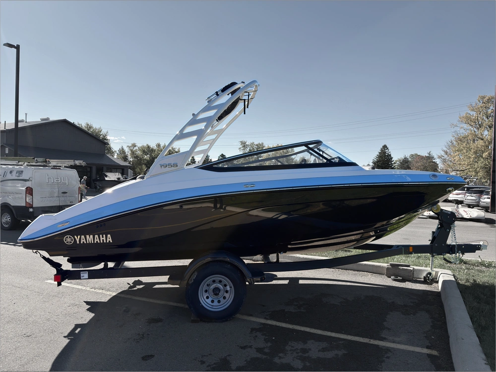 2025 Yamaha 195s $4,000 Black Friday Rebate alt