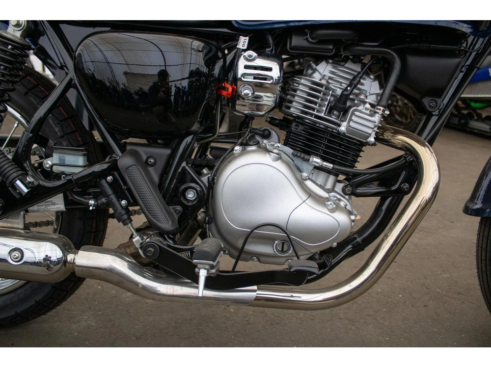 2025 Kawasaki W230 alt