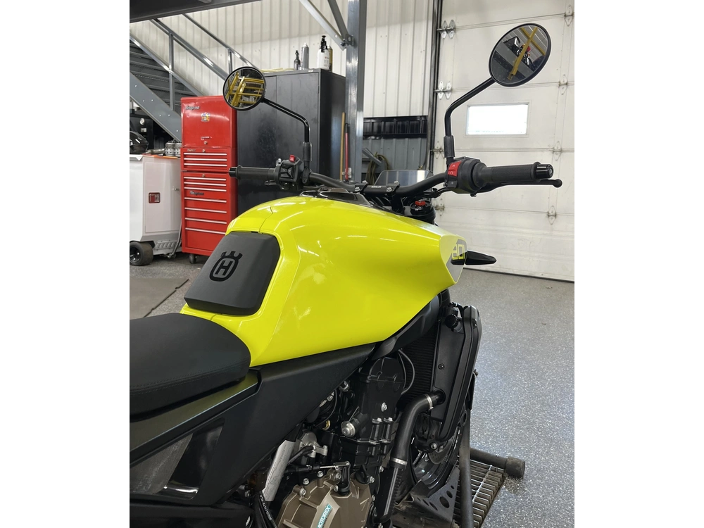 Husqvarna Vitpilen 8 2025 alt