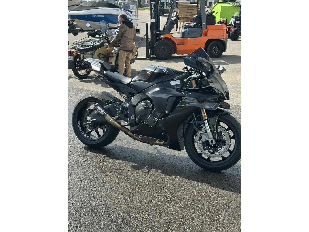 2025 Yamaha Yzf-r1 alt