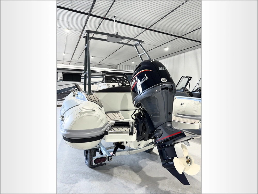 2023 Highfield Sp520 alt