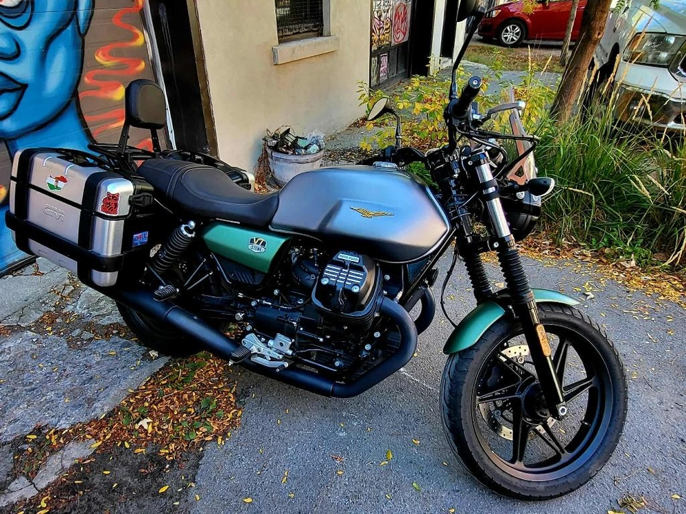 Moto Guzzi V7 Stone Centenario 2022 alt