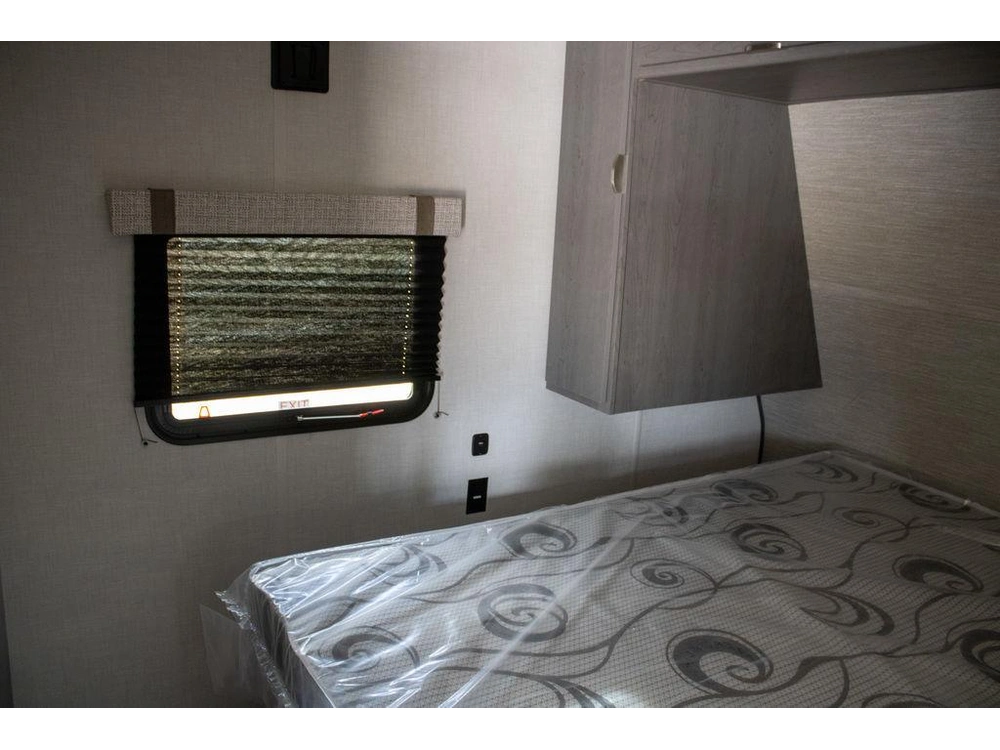 2025 Forest River Ozark 2400bh-98 alt