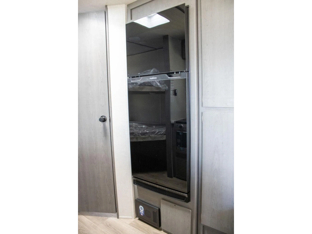 2025 Forest River Ozark 2400bh-98 alt