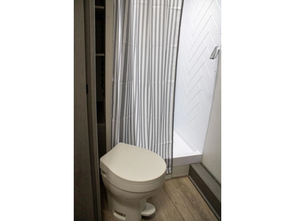 2025 Forest River Ozark 2400bh-98 alt