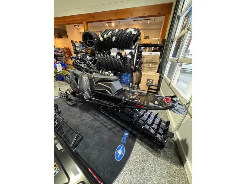 2026 Polaris SNO-26 BOOST RMK KHAOS 155 Patriot Boost - Gloss Black / Blue Dusk