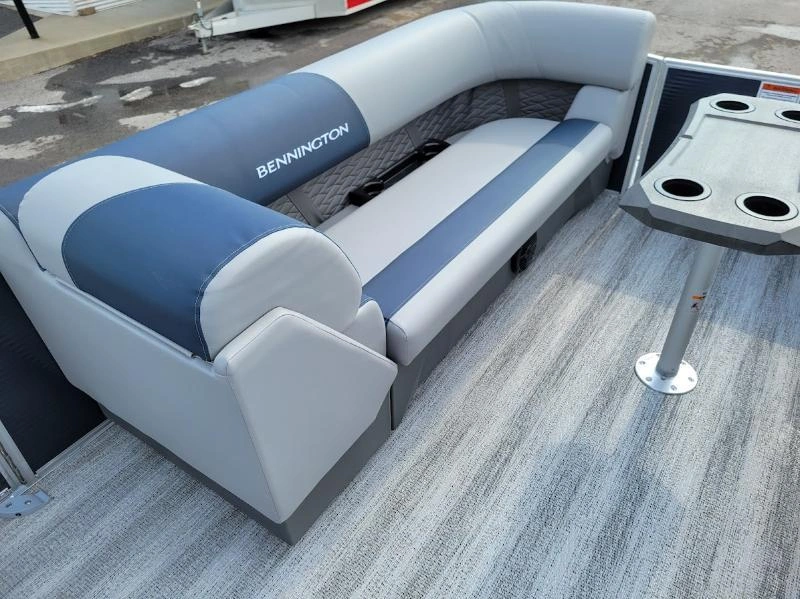 Bennington Marine S21 Stern Radius 3t Express 2025 alt