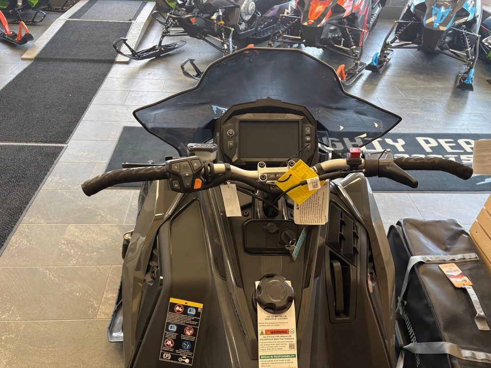 2025 Polaris Boost Indy Vr1 137 alt