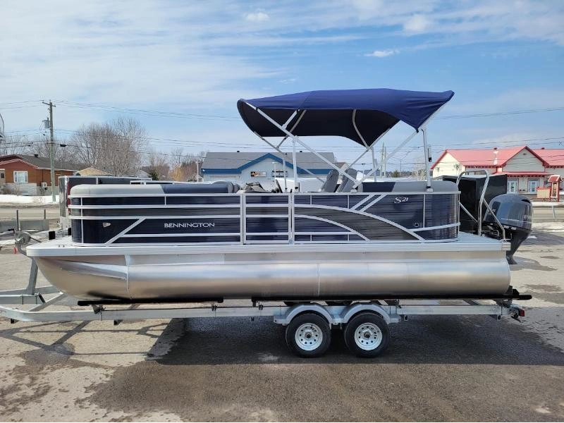 Bennington Marine S21 Stern Radius 3t Express 2025 alt