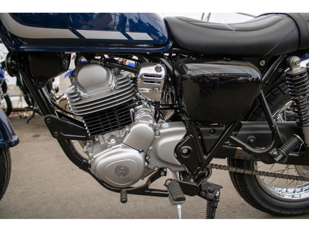 2025 Kawasaki W230 alt