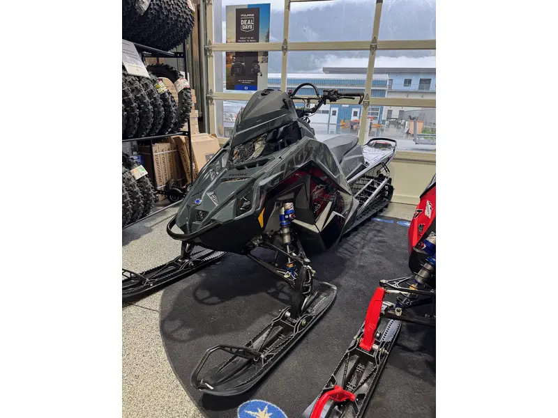 2026 Polaris SNO-26 BOOST RMK KHAOS 155 Patriot Boost - Gloss Black / Blue Dusk