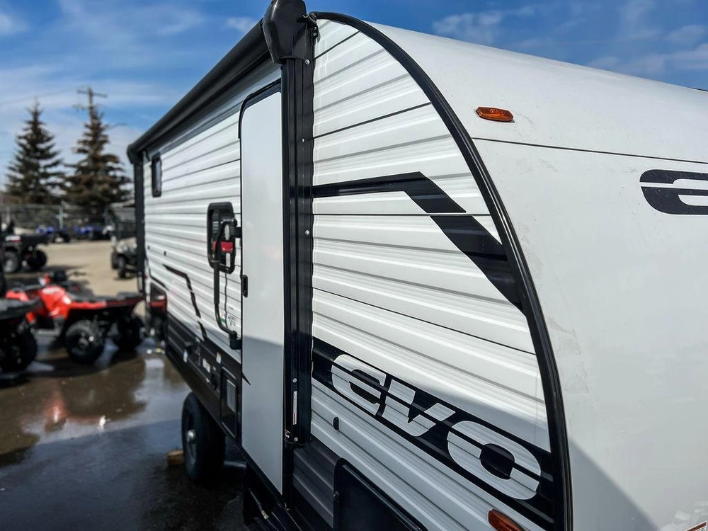 2024 Forest River Stealth Evo 176bhle alt