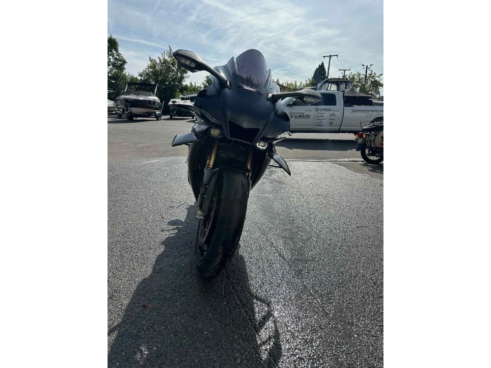 2025 Yamaha Yzf-r1 alt