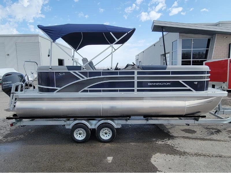 Bennington Marine S21 Stern Radius 3t Express 2025 alt