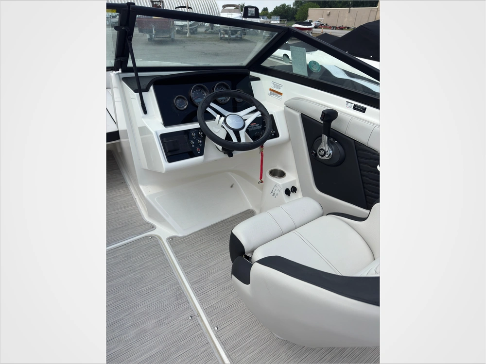 2023 Sea Ray Spx 190 alt