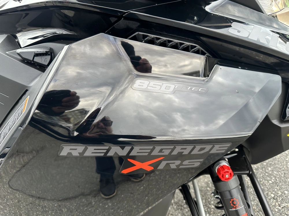 2022 Ski-doo Renegade Xrs 850 E-tec Ice Ri alt