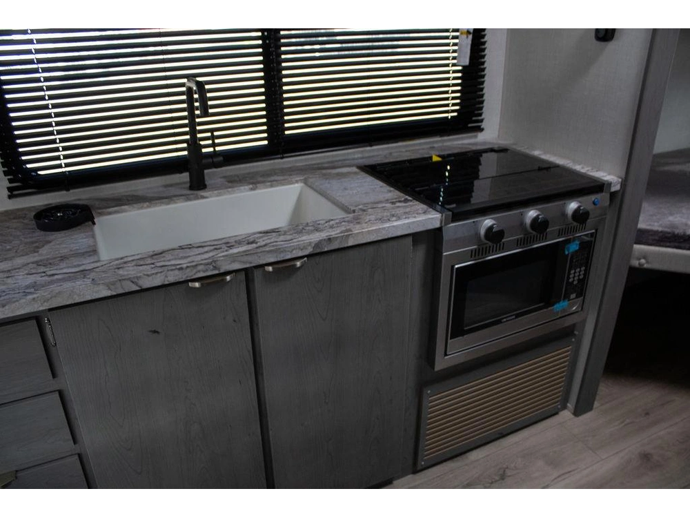 2025 Forest River Ozark 2400bh-98 alt