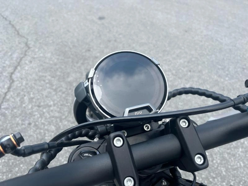 Niu Xqi3 Noir 2025 alt