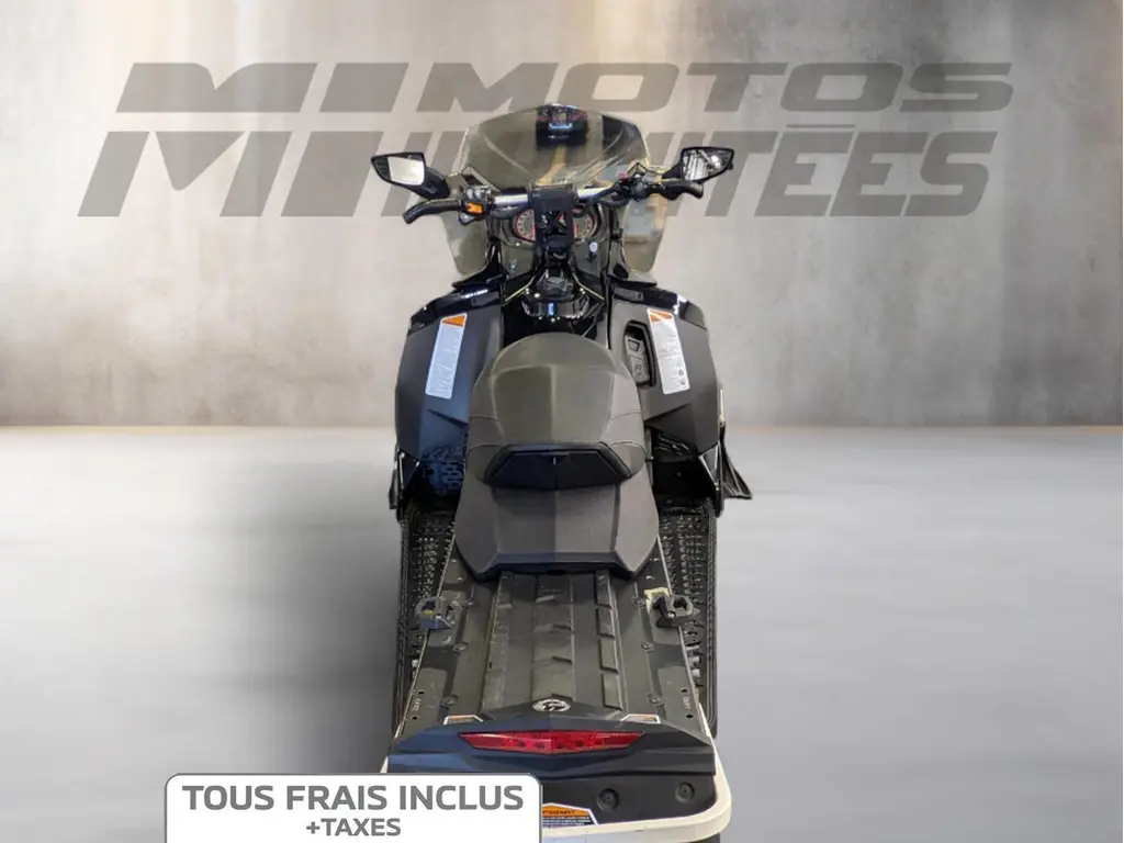 2017 Ski-Doo RENEGADE ADRENALINE 900 ACE