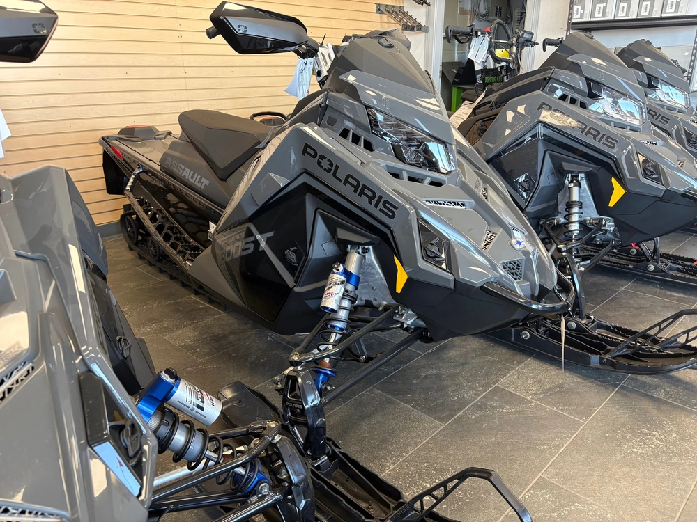 2025 Polaris Boost Switchback Assault 146 alt