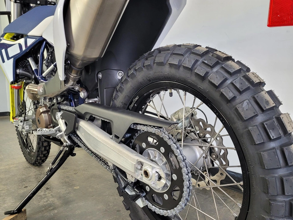 Husqvarna 701 Enduro *0.99% Sur 60 Mois 2024 alt